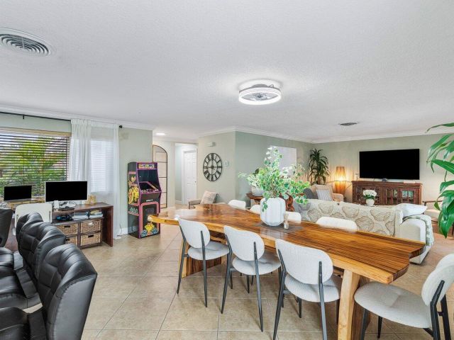 Продажа дома по адресу 401 SE 14th Avenue - фото 6510872