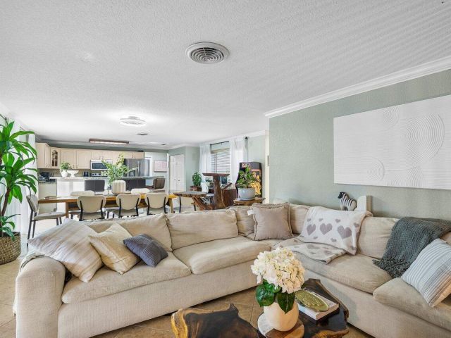 Продажа дома по адресу 401 SE 14th Avenue - фото 6510873