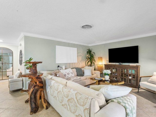 Продажа дома по адресу 401 SE 14th Avenue - фото 6510875