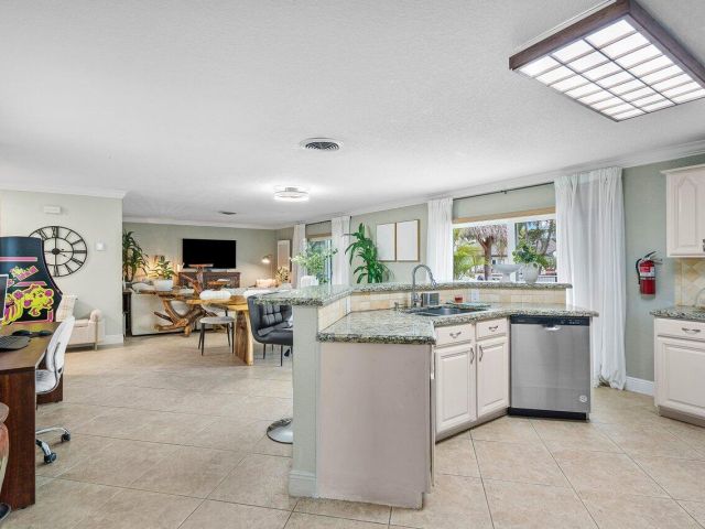 Продажа дома по адресу 401 SE 14th Avenue - фото 6510877