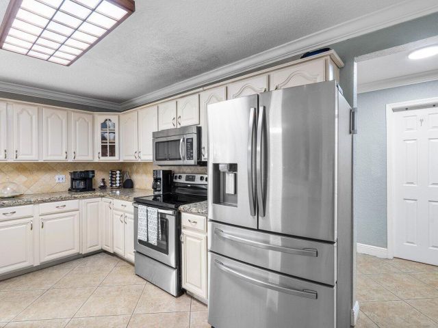 Продажа дома по адресу 401 SE 14th Avenue - фото 6510880