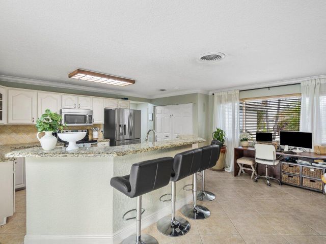 Продажа дома по адресу 401 SE 14th Avenue - фото 6510881