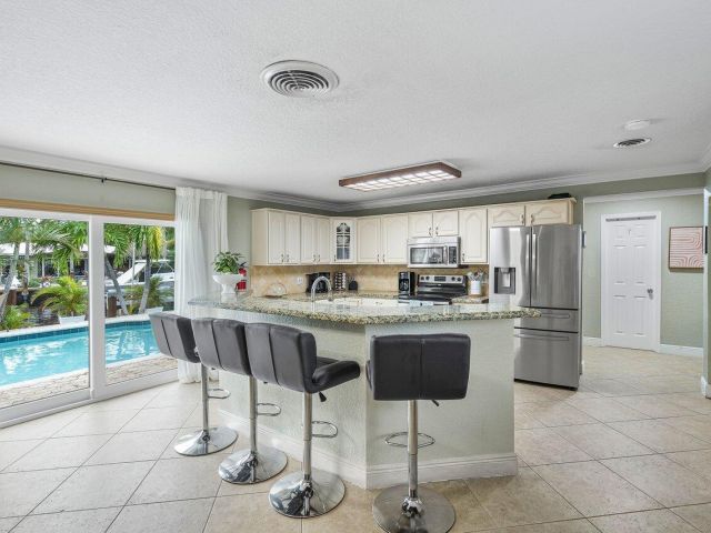 Продажа дома по адресу 401 SE 14th Avenue - фото 6510882