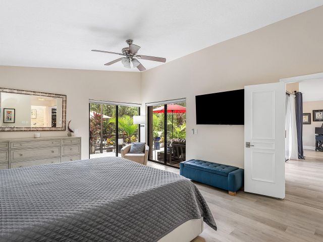 Продажа дома по адресу 21380 Bridge View Drive - фото 6503637