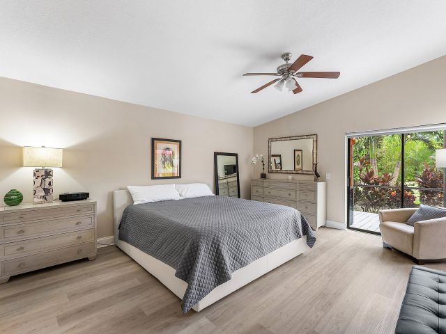 Продажа дома по адресу 21380 Bridge View Drive - фото 6503638