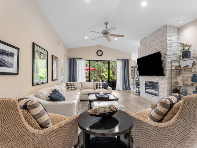 Продажа дома по адресу 21380 Bridge View Drive - фото 6503644