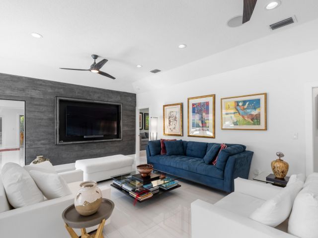 Продажа дома по адресу 2701 Tecumseh Drive - фото 6513991