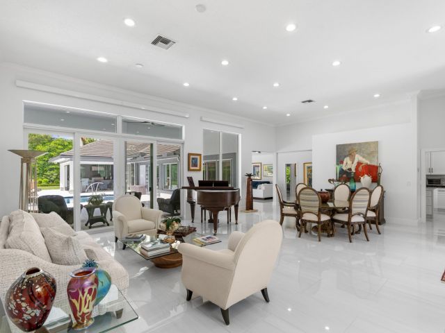 Продажа дома по адресу 2701 Tecumseh Drive - фото 6514002