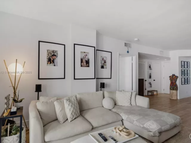 Продажа квартиры #1106 - фото 6788140