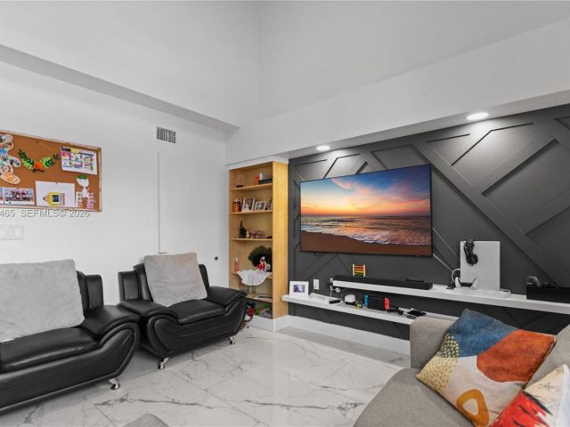 Продажа дома по адресу 949 SW 113th Ter - фото 7430354