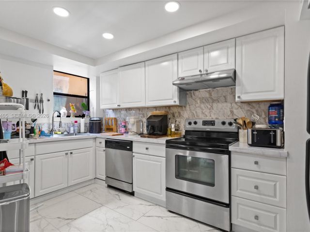 Продажа дома по адресу 949 SW 113th Ter - фото 7430358