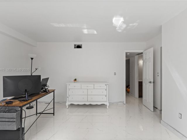 Продажа дома по адресу 949 SW 113th Ter - фото 7430367