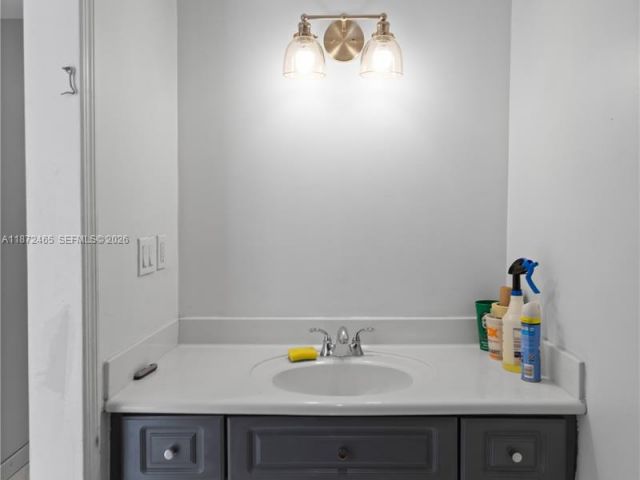 Продажа дома по адресу 949 SW 113th Ter - фото 7430371