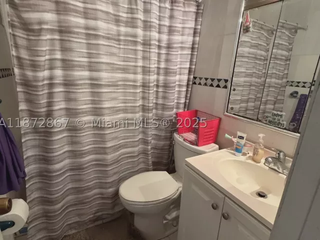 Продажа дома по адресу 2751 NW 24th Ave - фото 9385157
