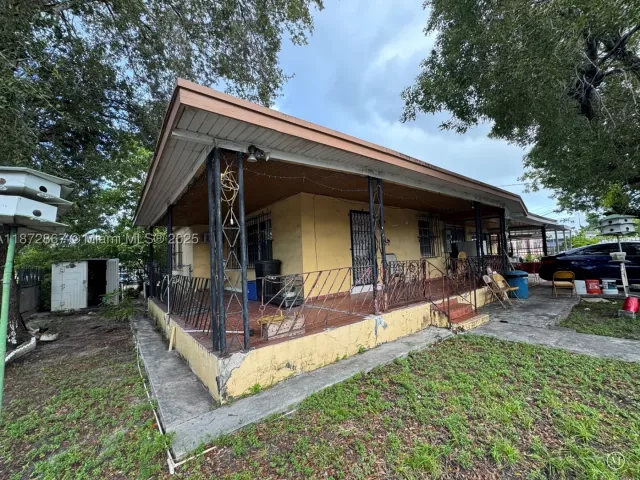 Продажа дома по адресу 2751 NW 24th Ave - фото 9385160