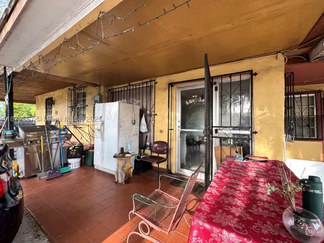 Продажа дома по адресу 2751 NW 24th Ave - фото 9385161