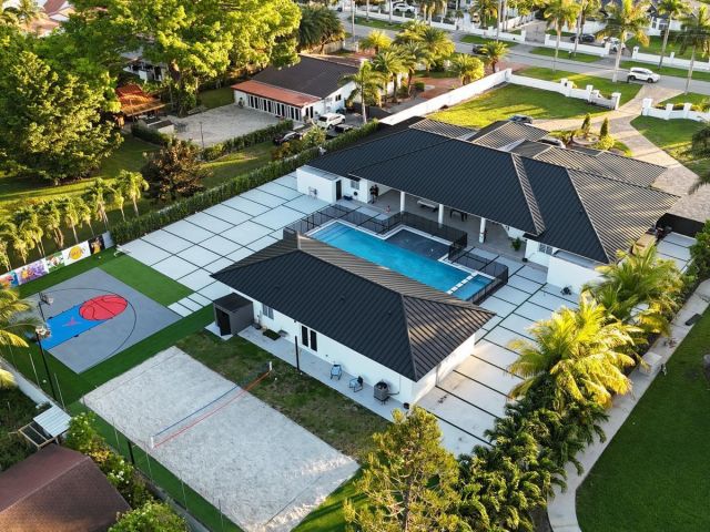 Продажа дома по адресу 365 NW 132nd Ave - фото 6533434