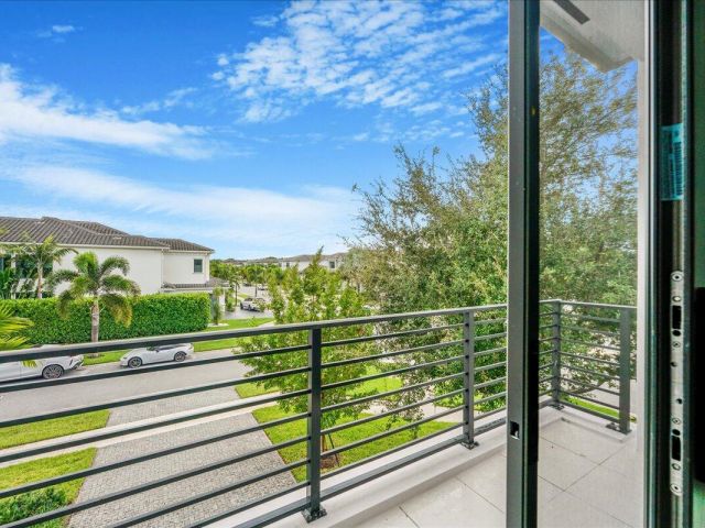 Дом в аренду по адресу 9093 Chauvet Way - фото 6514219