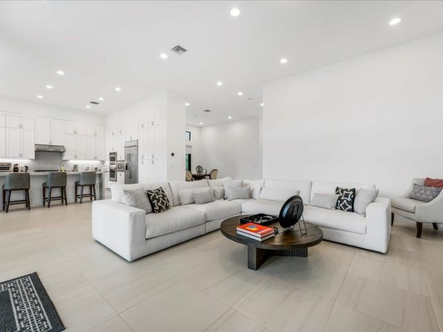 Дом в аренду по адресу 9093 Chauvet Way - фото 6514226