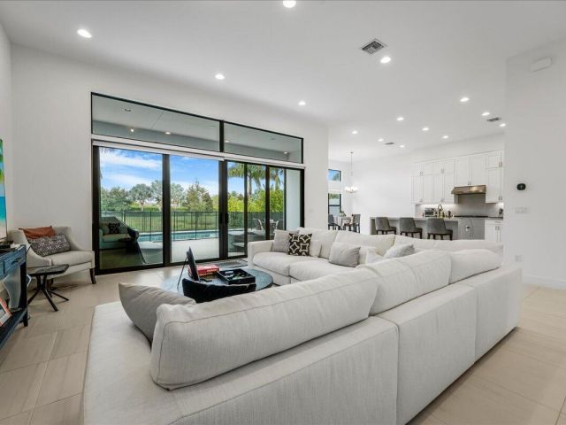 Дом в аренду по адресу 9093 Chauvet Way - фото 6514227