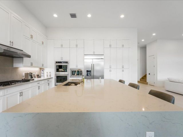 Дом в аренду по адресу 9093 Chauvet Way - фото 6514229