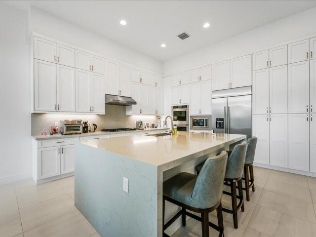 Дом в аренду по адресу 9093 Chauvet Way - фото 6514232