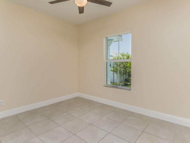 Дом в аренду по адресу 1857 Spoonbill Court - фото 6510470