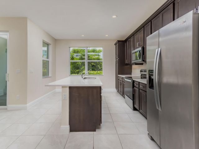 Дом в аренду по адресу 1857 Spoonbill Court - фото 6510475