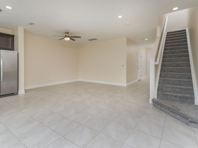 Дом в аренду по адресу 1857 Spoonbill Court - фото 6510479