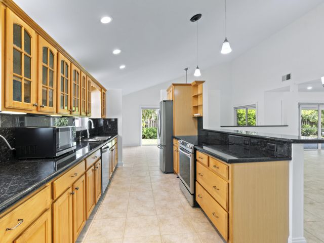 Дом в аренду по адресу 4545 Brandywine Drive - фото 6514126