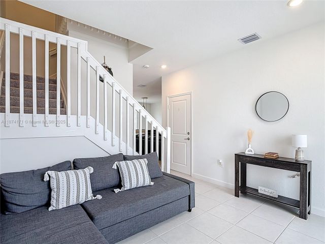 Продажа дома по адресу 716 SE 14th St - фото 7511180