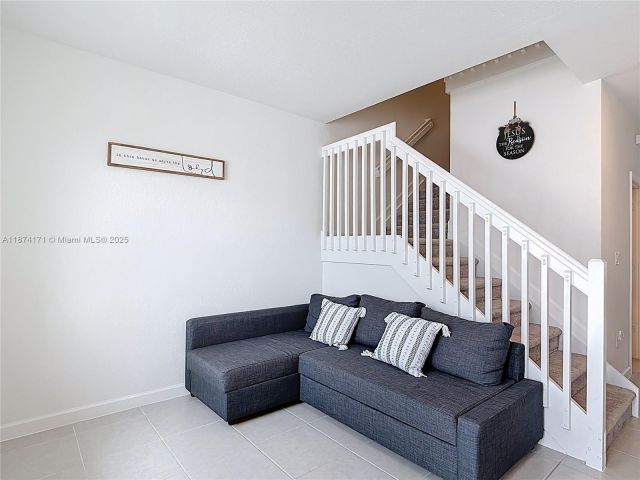 Продажа дома по адресу 716 SE 14th St - фото 7511183