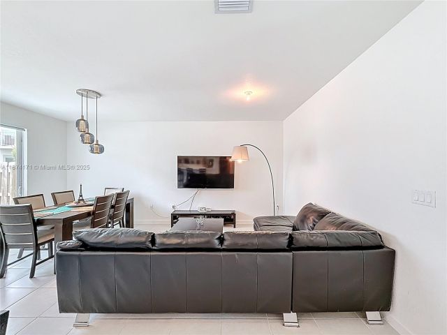 Продажа дома по адресу 716 SE 14th St - фото 7511187