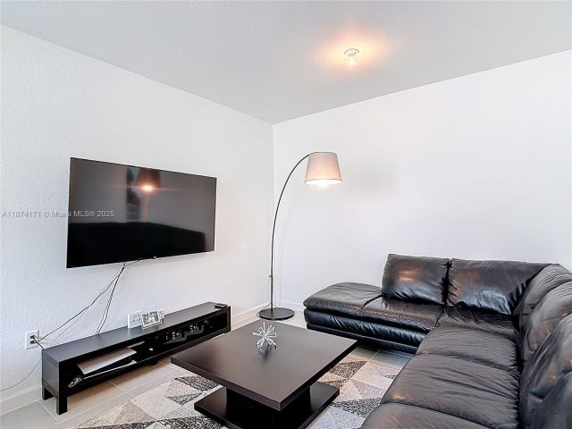 Продажа дома по адресу 716 SE 14th St - фото 7511189