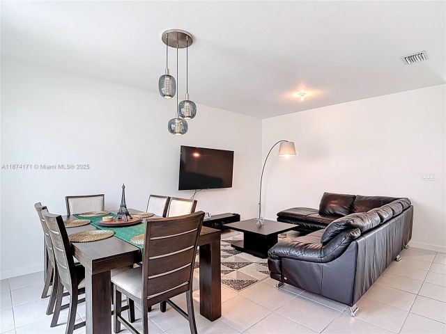 Продажа дома по адресу 716 SE 14th St - фото 7511195