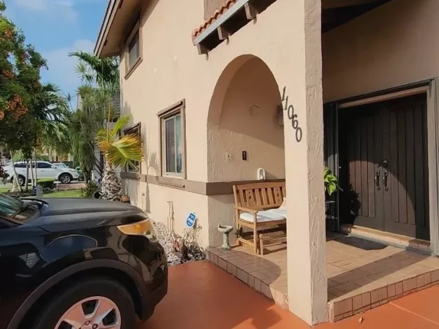 Продажа дома по адресу 11060 SW 143rd Pl - фото 6582117