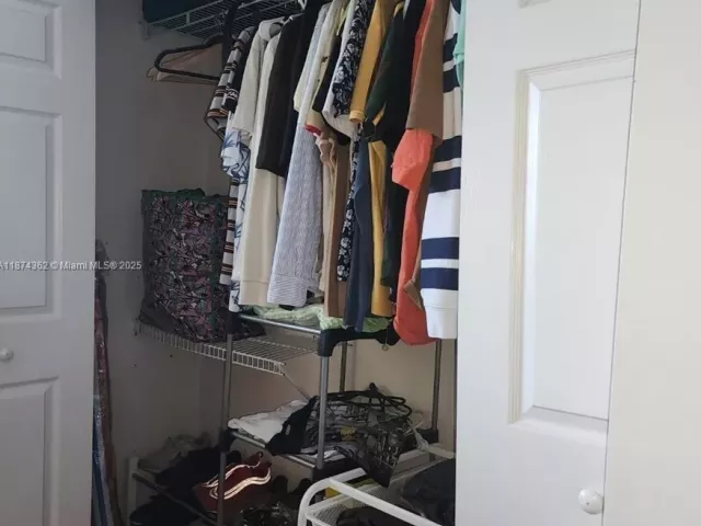 Продажа дома по адресу 11060 SW 143rd Pl - фото 6582100