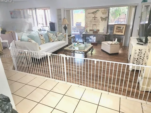 Продажа дома по адресу 11060 SW 143rd Pl - фото 9062573