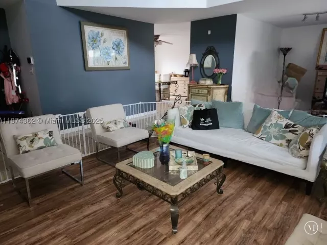 Продажа дома по адресу 11060 SW 143rd Pl - фото 9062576