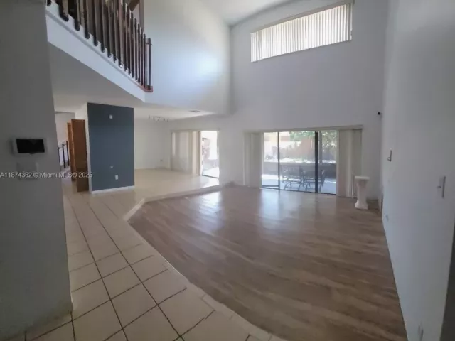 Продажа дома по адресу 11060 SW 143rd Pl - фото 6582099