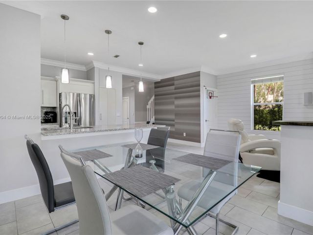 Дом в аренду по адресу 6047 Seminole Gardens Circle 6047 - фото 6516262