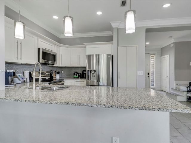 Дом в аренду по адресу 6047 Seminole Gardens Circle 6047 - фото 6516264