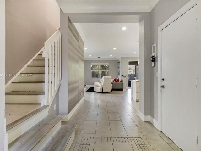 Дом в аренду по адресу 6047 Seminole Gardens Circle 6047 - фото 6516266