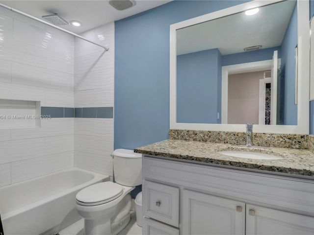 Дом в аренду по адресу 6047 Seminole Gardens Circle 6047 - фото 6656662