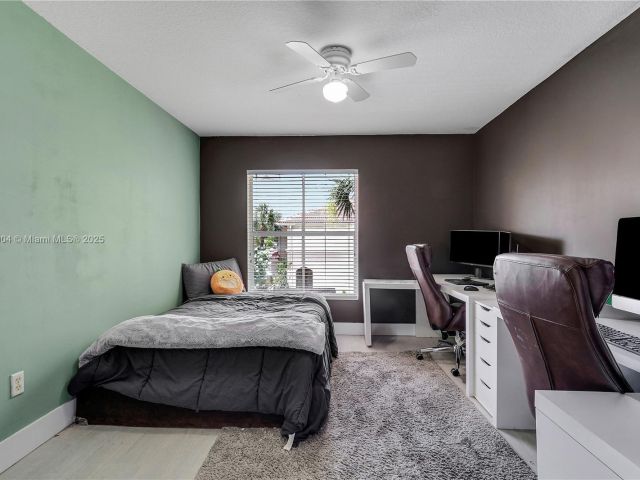 Дом в аренду по адресу 6047 Seminole Gardens Circle 6047 - фото 6656663