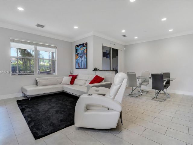 Дом в аренду по адресу 6047 Seminole Gardens Circle 6047 - фото 6656665