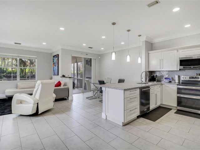 Дом в аренду по адресу 6047 Seminole Gardens Circle 6047 - фото 6656666