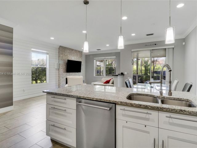 Дом в аренду по адресу 6047 Seminole Gardens Circle 6047 - фото 6656667