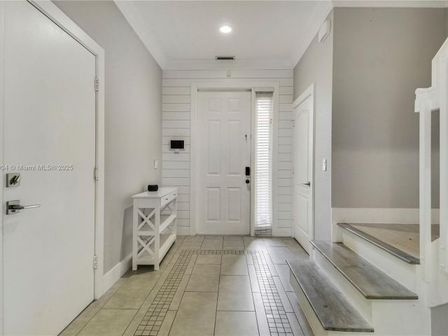 Дом в аренду по адресу 6047 Seminole Gardens Circle 6047 - фото 6656669