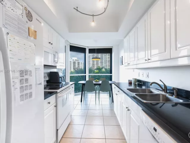 Продажа квартиры #605 - фото 6515120